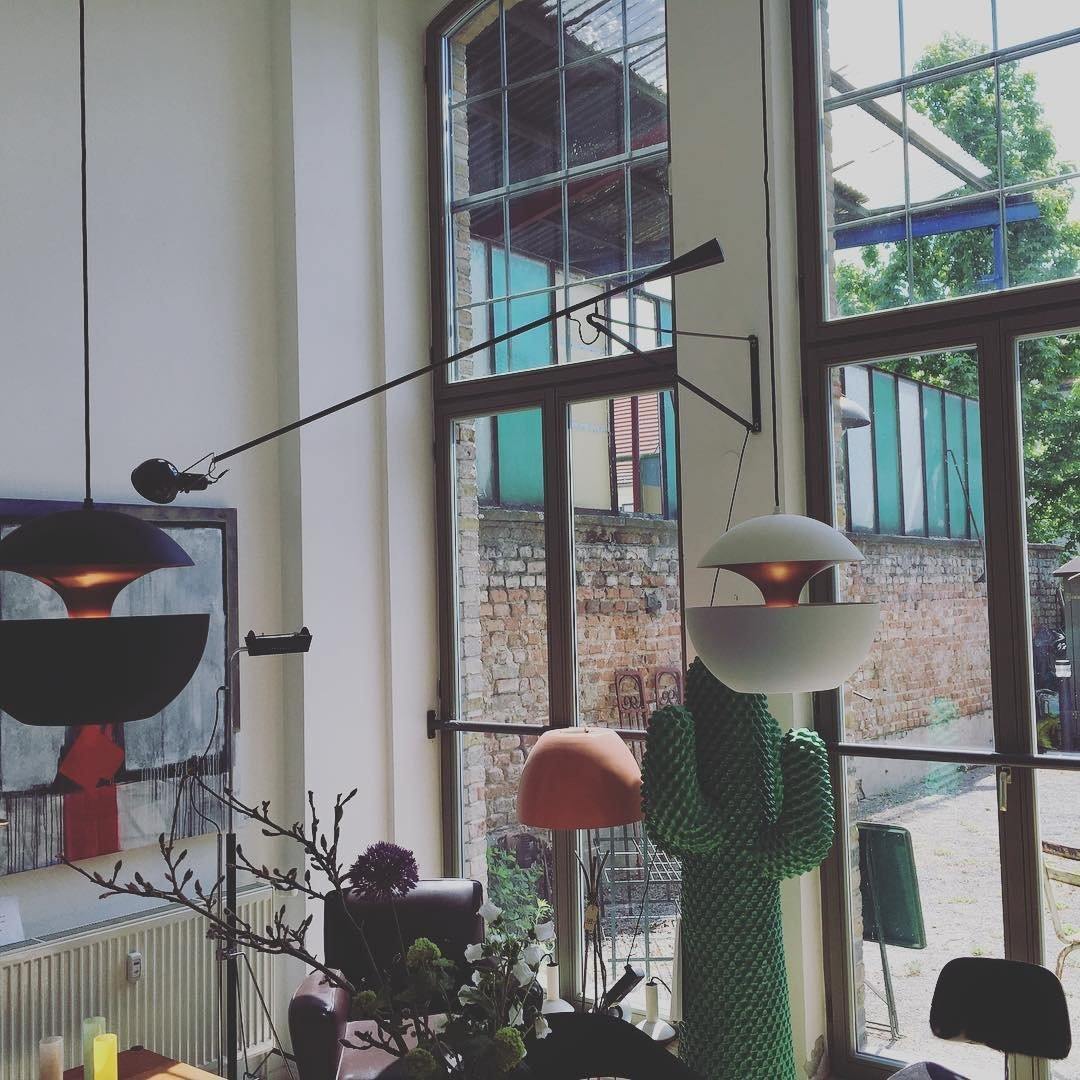 "Verstellbare Wandleuchte 265, industrielle Eleganz, Aluminiumschirm, Metallrahmen, flexible Beleuchtung für Zuhause."