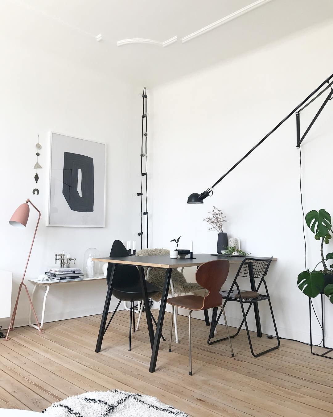 "Verstellbare Wandleuchte 265, industrielle Eleganz, Aluminiumschirm, Metallrahmen, flexible Beleuchtung für Zuhause."