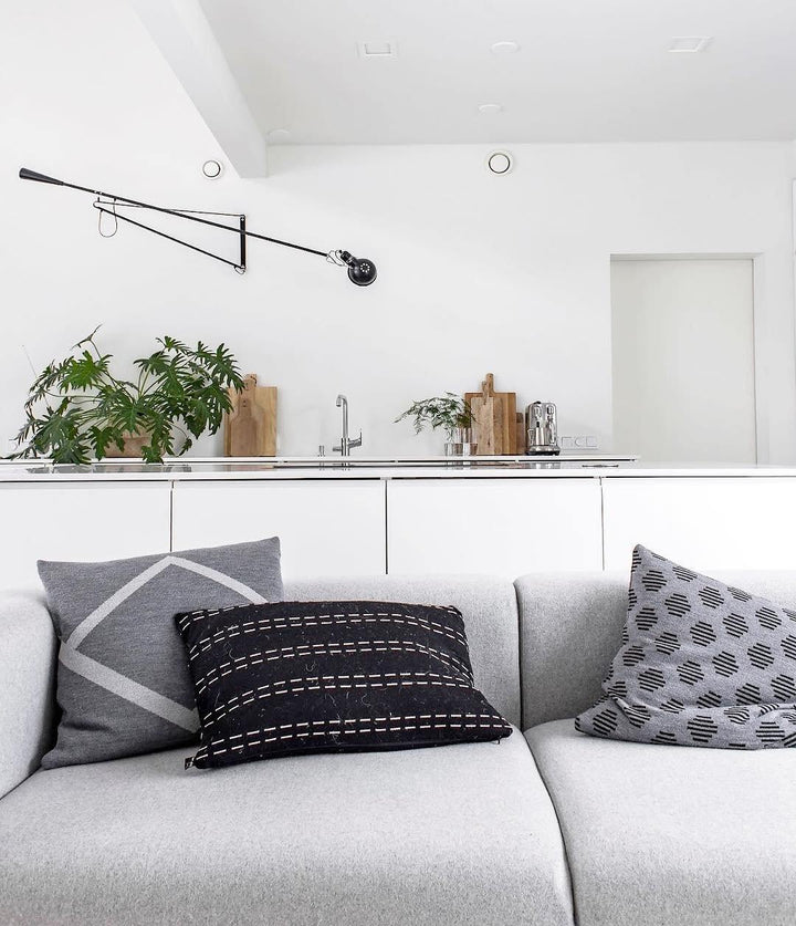 "Verstellbare Wandleuchte 265, industrielle Eleganz, Aluminiumschirm, Metallrahmen, flexible Beleuchtung für Zuhause."