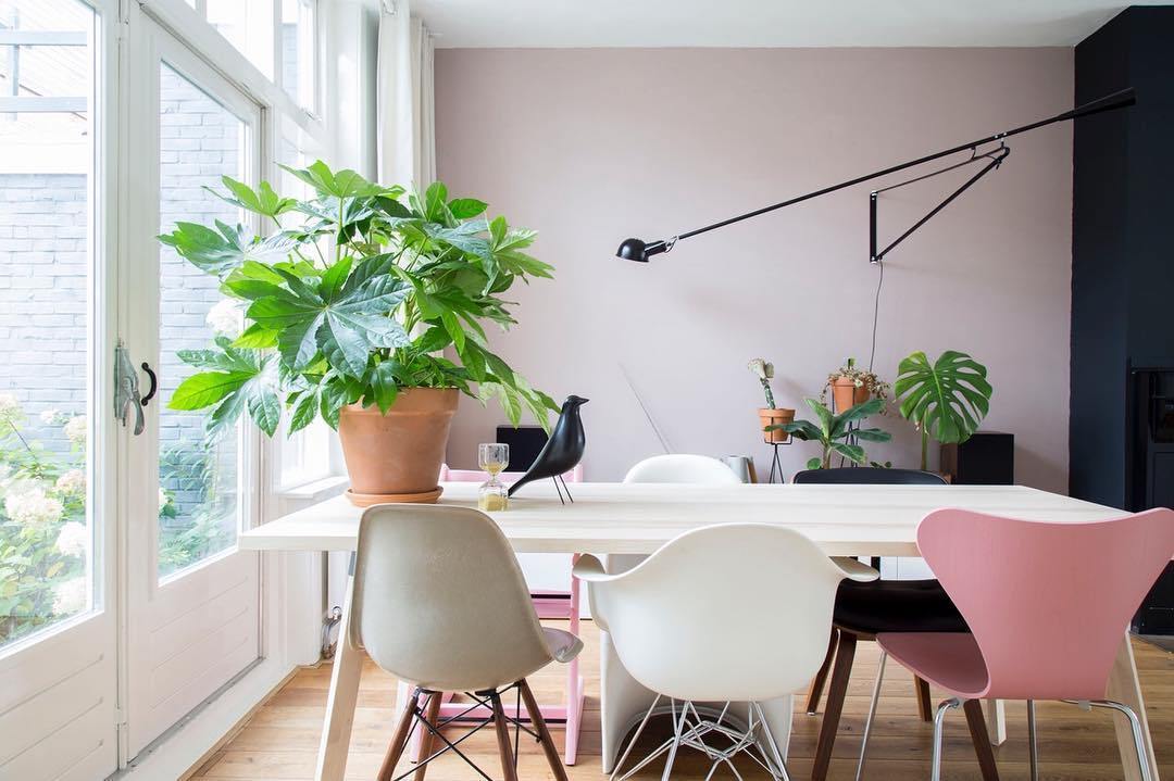 "Verstellbare Wandleuchte 265, industrielle Eleganz, Aluminiumschirm, Metallrahmen, flexible Beleuchtung für Zuhause."