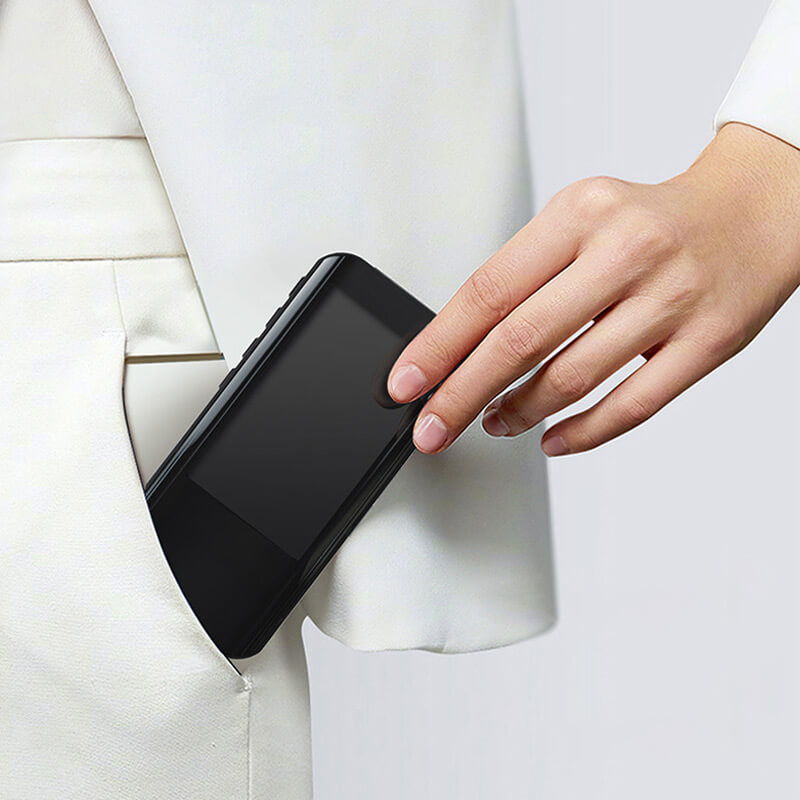 "Vollautomatisches Multimeter mit großem LCD-Farbdisplay, stoßfestes Gehäuse, für präzise Messungen im Automodus."