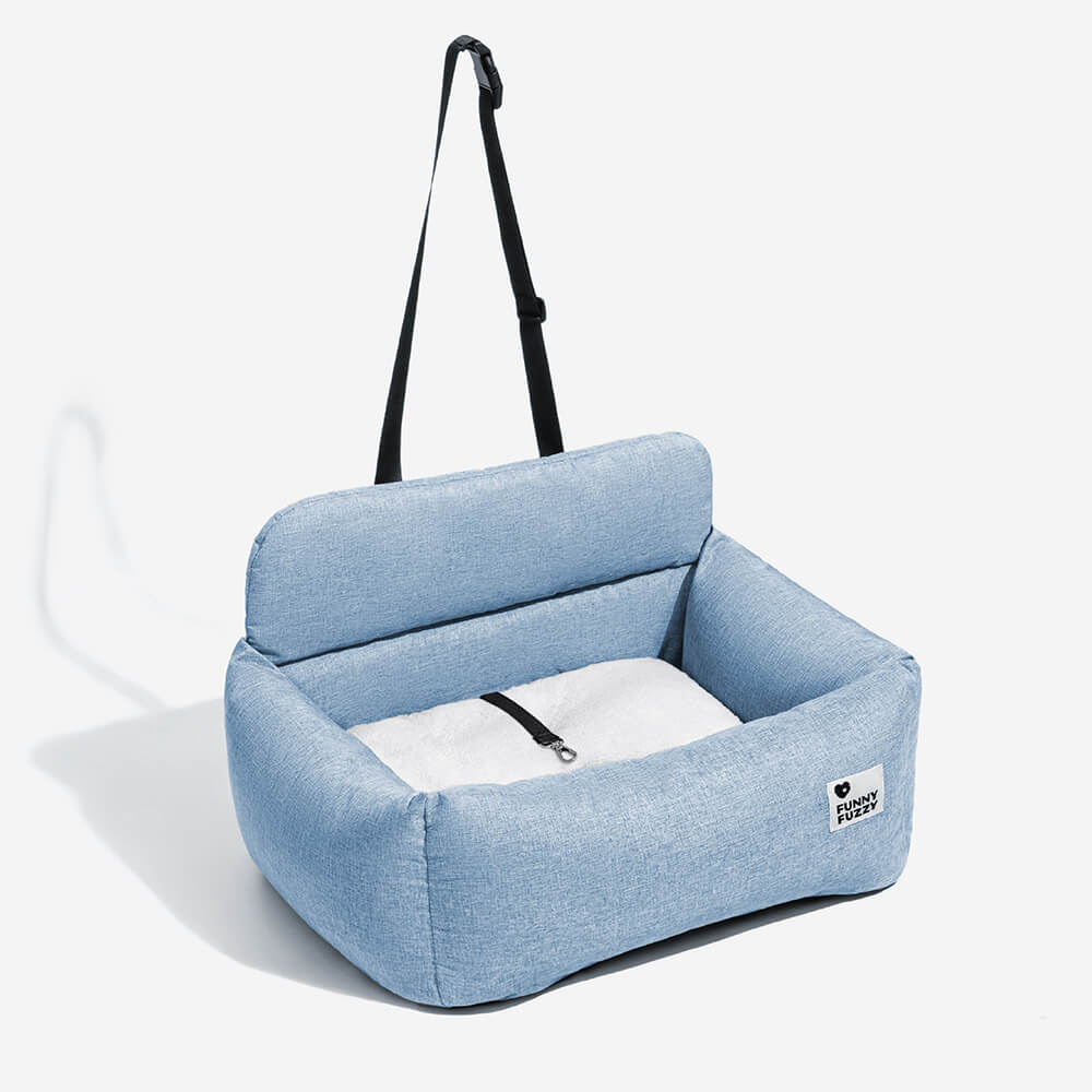 "Waschbarer Hundesitz im Auto, viel Platz, beige Stoff, hoher Rand, doppelte Gurte für Sicherheit und Komfort."