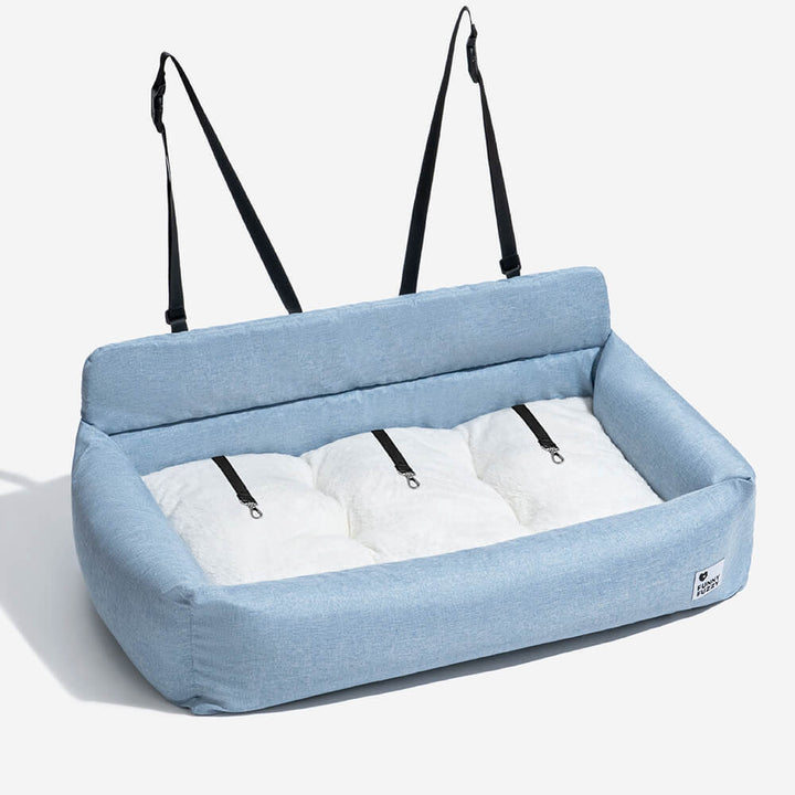 "Waschbarer Hundesitz im Auto, viel Platz, beige Stoff, hoher Rand, doppelte Gurte für Sicherheit und Komfort."