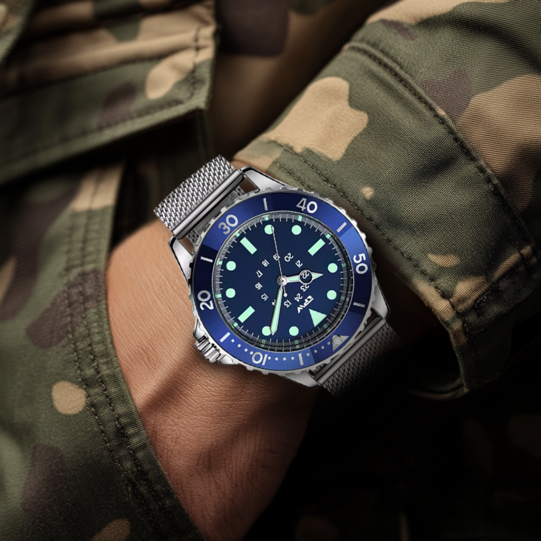 "Wasserdichte Herren-Taucheruhr mit grünem Armband, robustem Edelstahl-Gehäuse und leuchtenden Zeigern im Militärdesign"