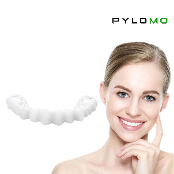 "Zahnersatz in Nahaufnahme mit natürlichem Weiß, ideal zum Einklicken für ein strahlendes, selbstbewusstes Lächeln."