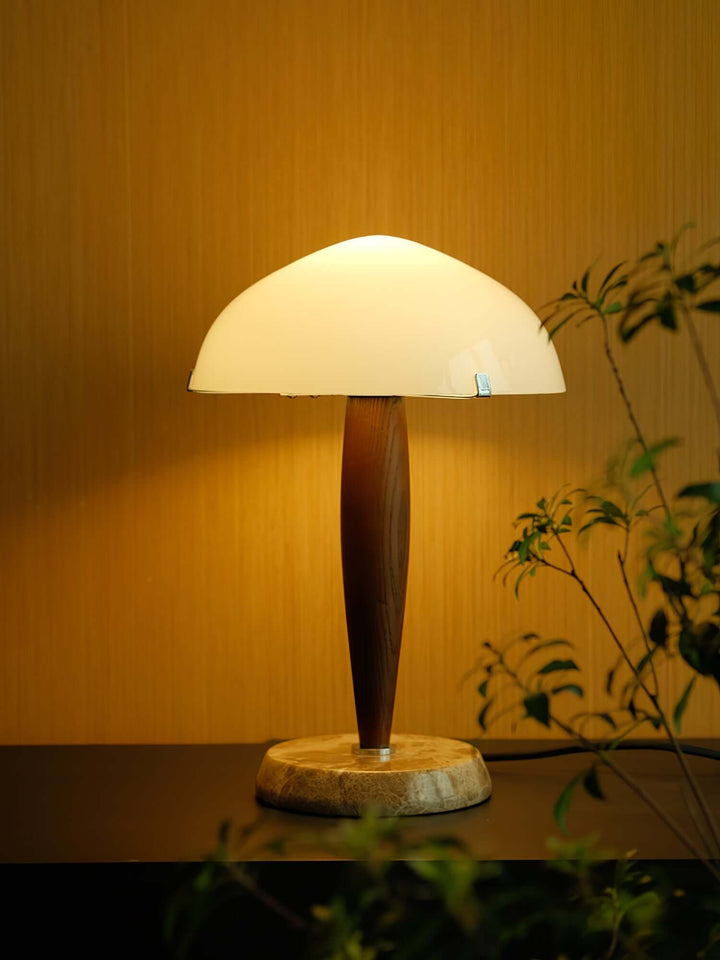 Lampe de table design avec base en noyer