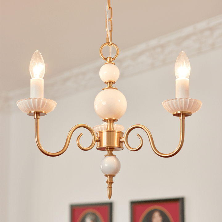 Eleganter Cremefarbener Glas Kronleuchter