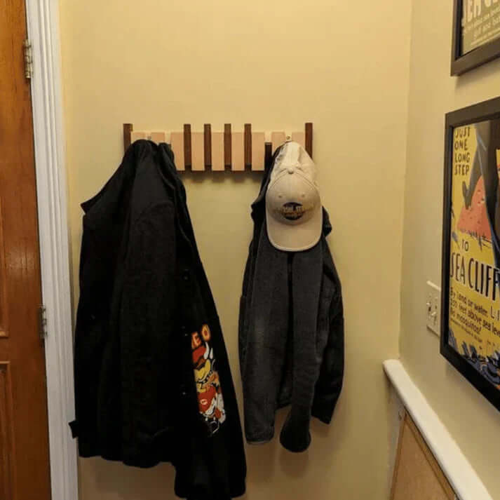 Klavier-Garderobe aus Holz