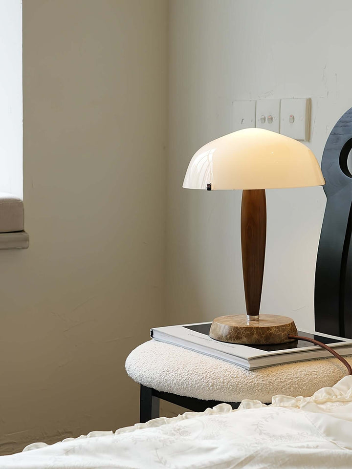 Lampe de table design avec base en noyer