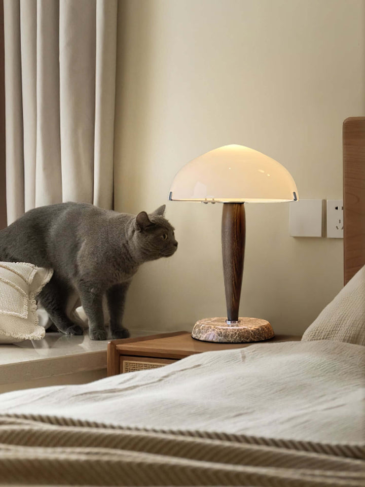 Lampe de table design avec base en noyer