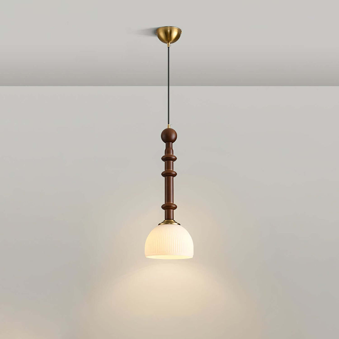 Elegante Pendelleuchte mit Glaslampenschirm