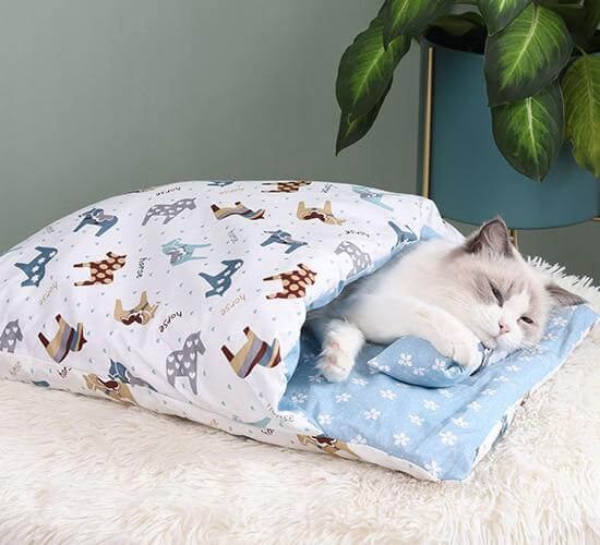 Sac de couchage pour chat en peluche pour des nuits douillettes