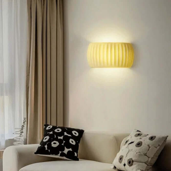 Gerippte Harz Wandleuchte Art Deco Stil