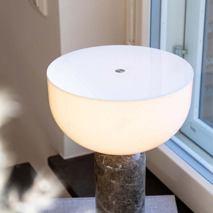 Lampe de table élégante en marbre