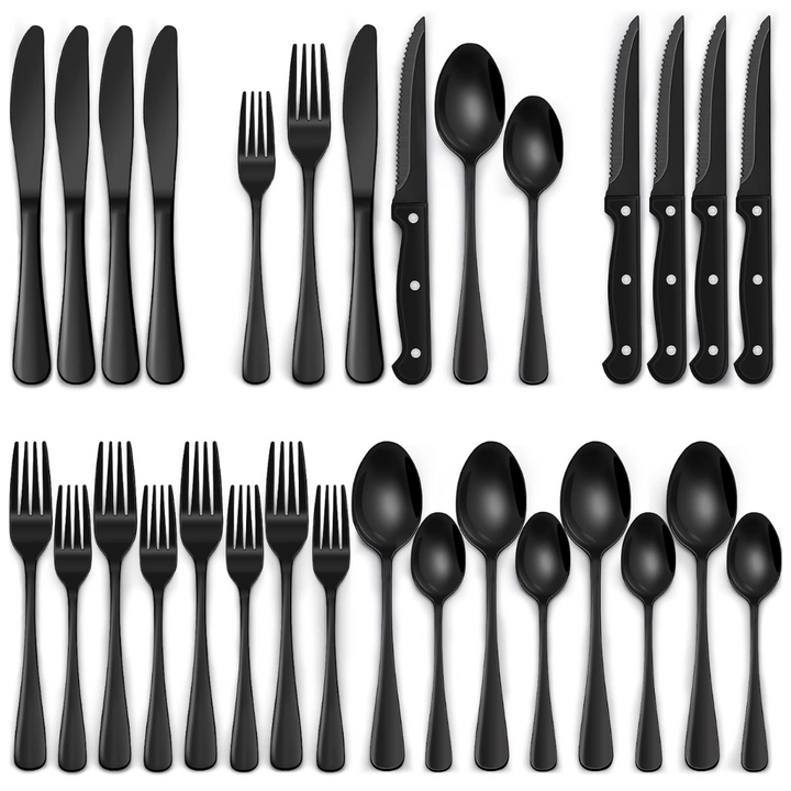 "24-teiliges schwarzes Besteckset aus Edelstahl mit elegantem, mattem Design auf einem stilvoll gedeckten Tisch"