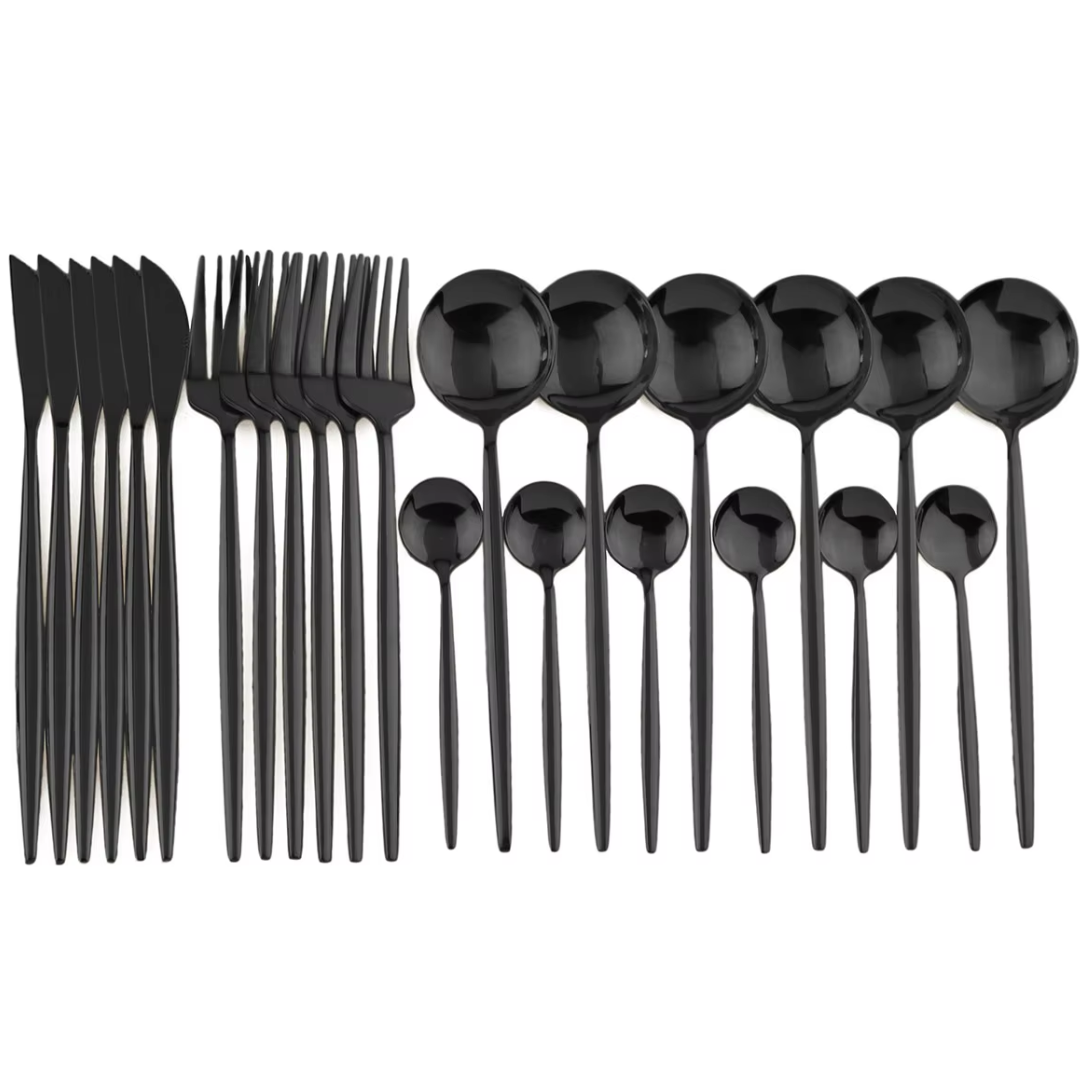 "24-teiliges schwarzes Besteckset aus Edelstahl mit elegantem, mattem Design auf einem stilvoll gedeckten Tisch"