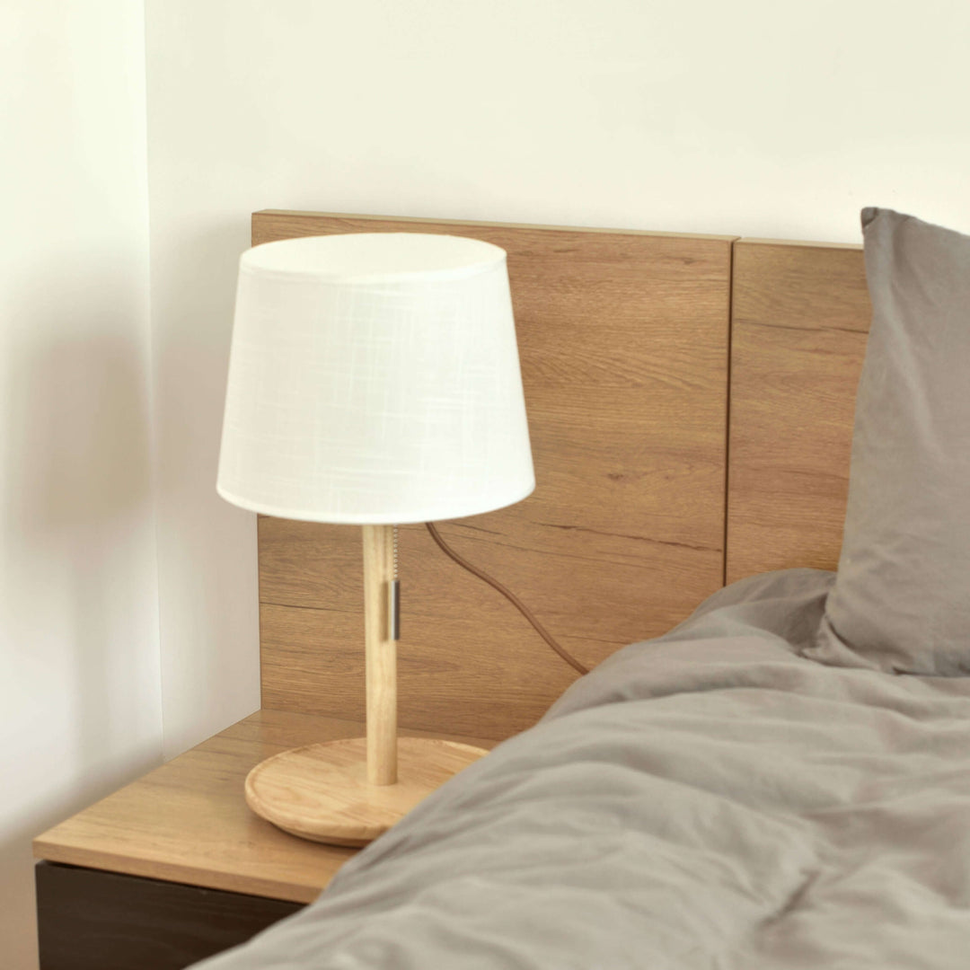 Lampe de table design en bois de noyer avec abat-jour en tissu