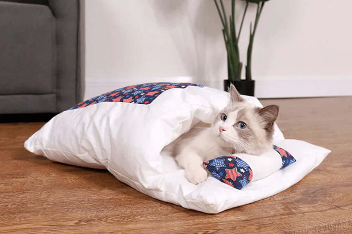 Sac de couchage pour chat en peluche pour des nuits douillettes