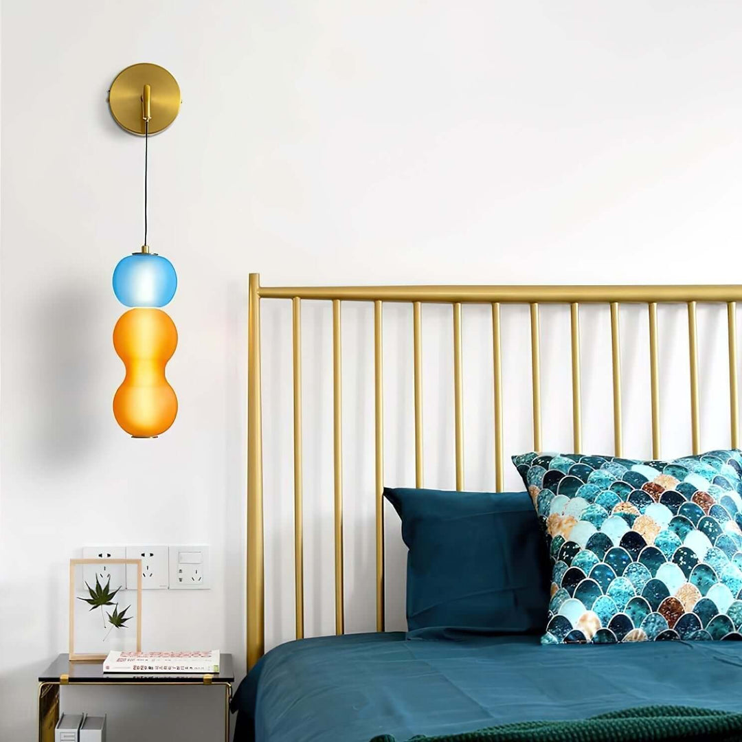 Elegante Wandleuchte mit Glockenorchideen