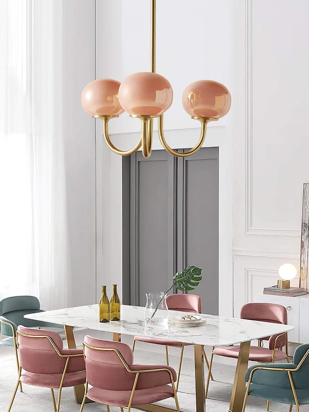 Moderner Kronleuchter mit Rosa Glasschirmen