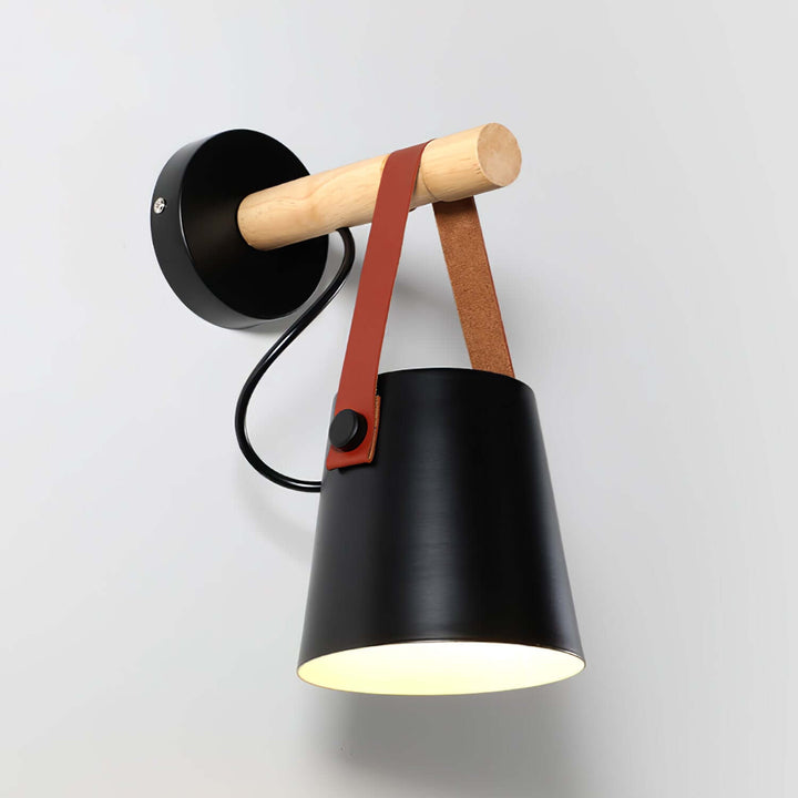 Konische Holz-Wandleuchte
