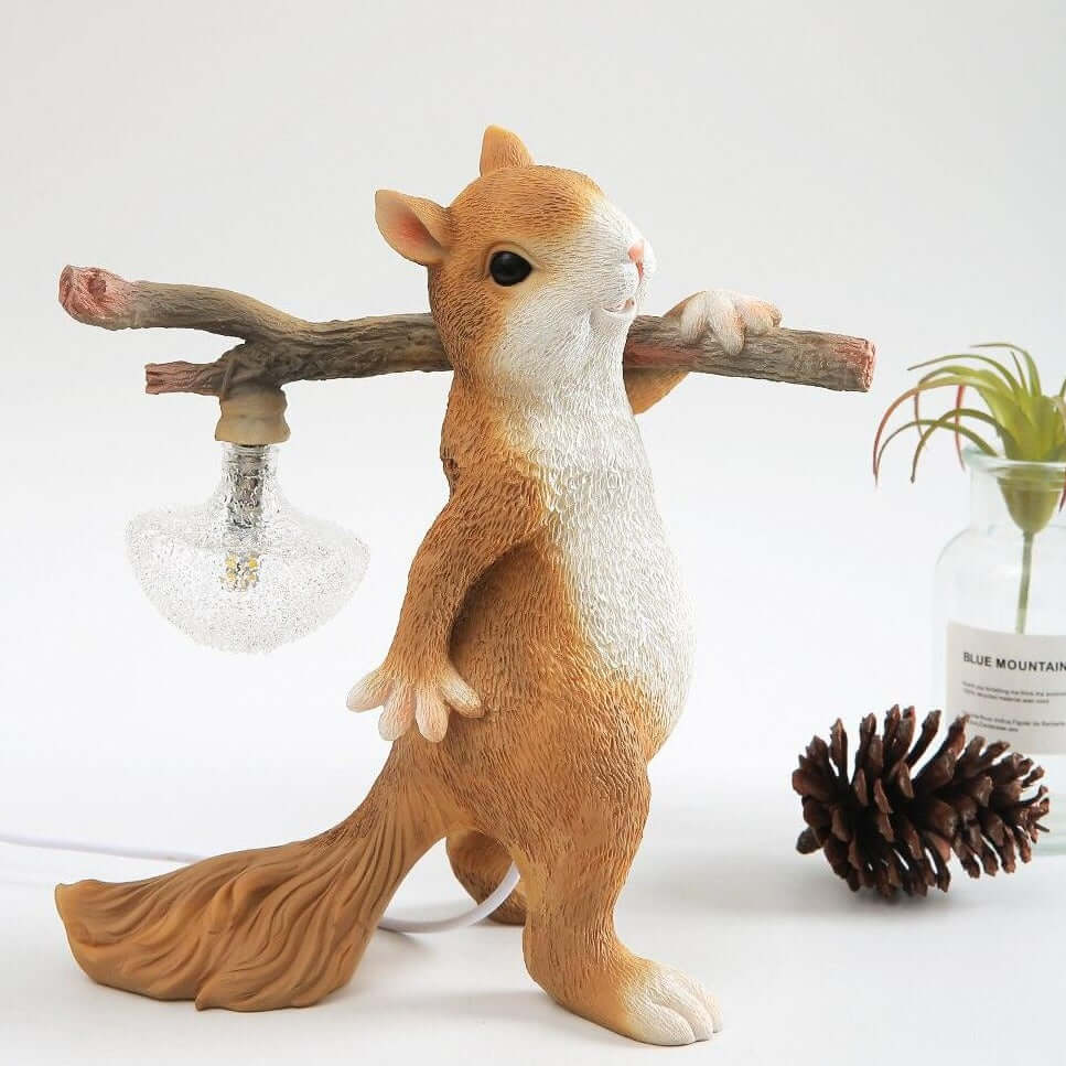Dekorative Eichhörnchen Tischlampe mit LED
