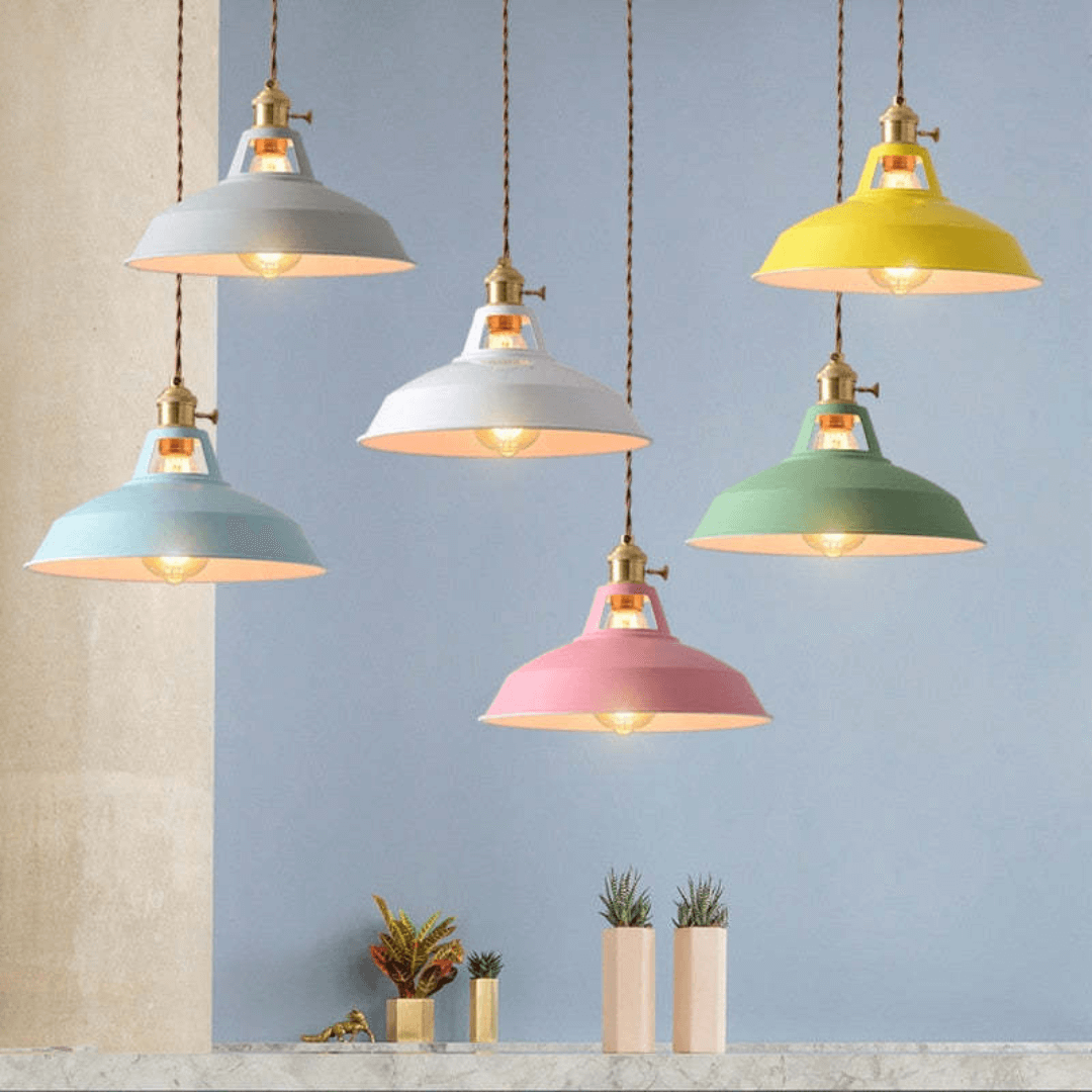 Lampe suspendue LED colorée au design moderne en métal