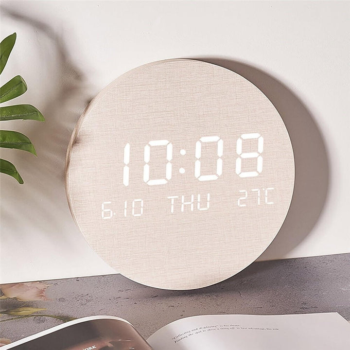 Moderne Digitale Wanduhr - Minimalistisch & Funktional