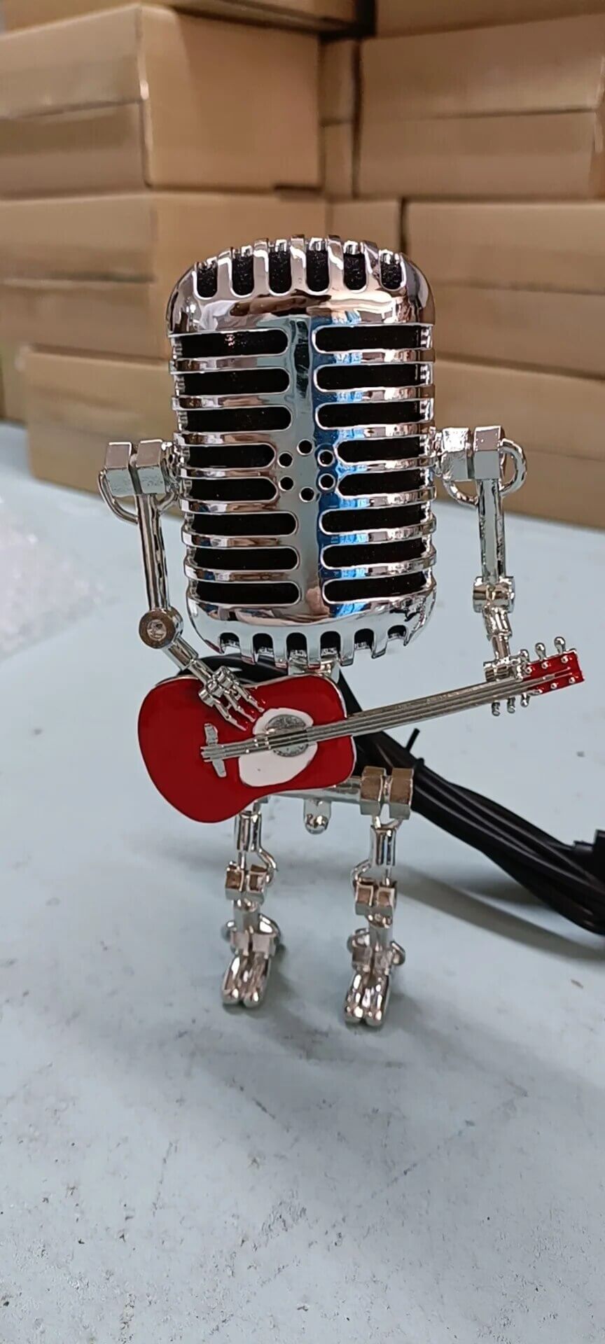 Dimmbare Roboter Tischleuchte mit Gitarre