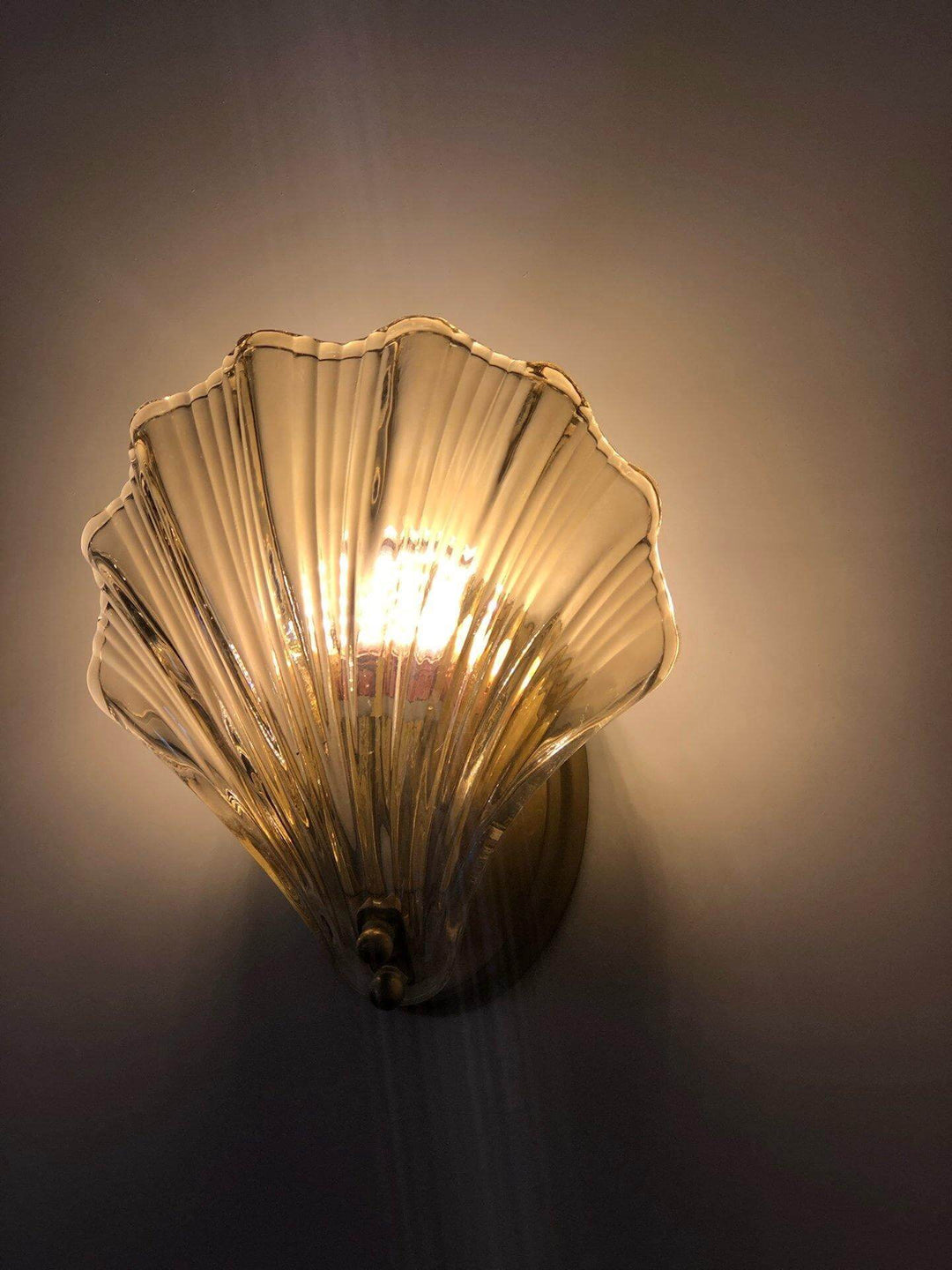 Muschel Wandleuchte aus Messing & Glas