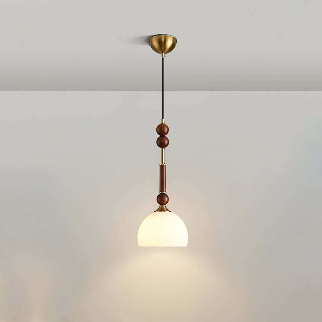 Elegante Pendelleuchte mit Glaslampenschirm
