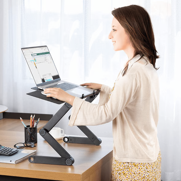 "360° ergonomischer Laptophalter aus Aluminium, anpassbar mit Luftlöchern zur Kühlung, ideal für Büros und Zuhause."