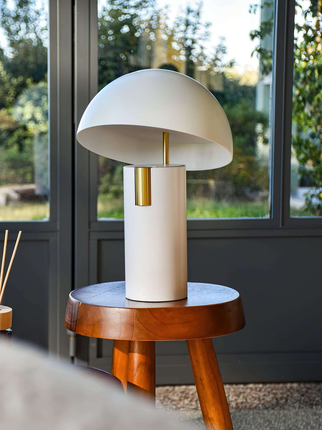 Lampe de table au design moderne avec cylindres rotatifs