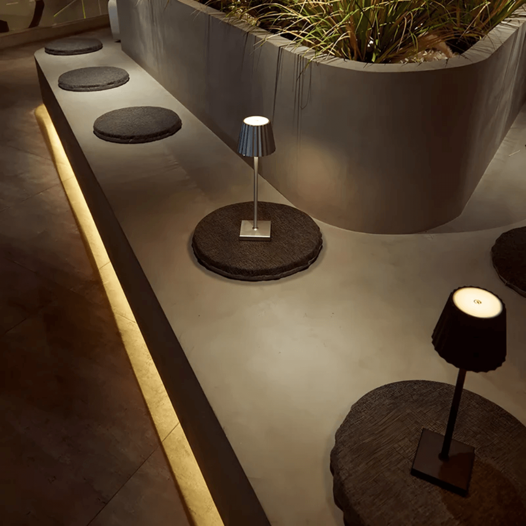 Dimmbare LED Tischlampe, Kabellos