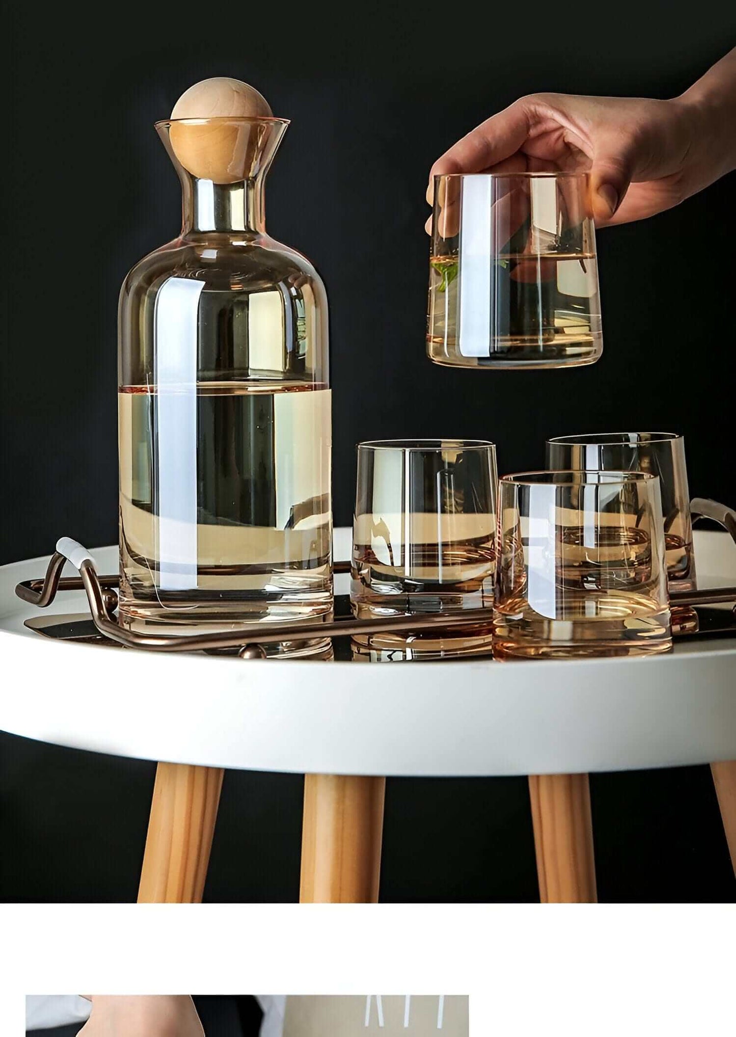 Élégante carafe en verre avec couvercle en bois