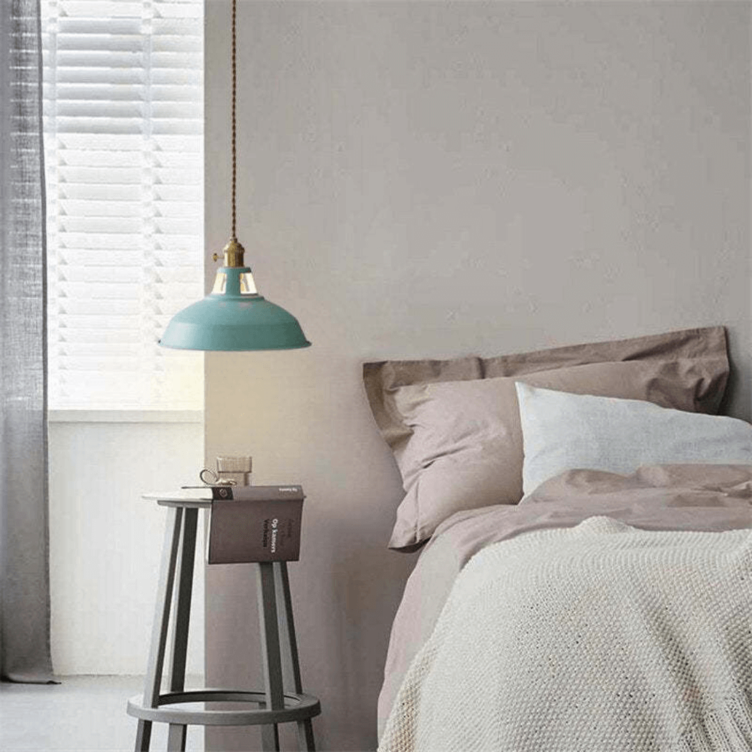 Lampe suspendue LED colorée au design moderne en métal