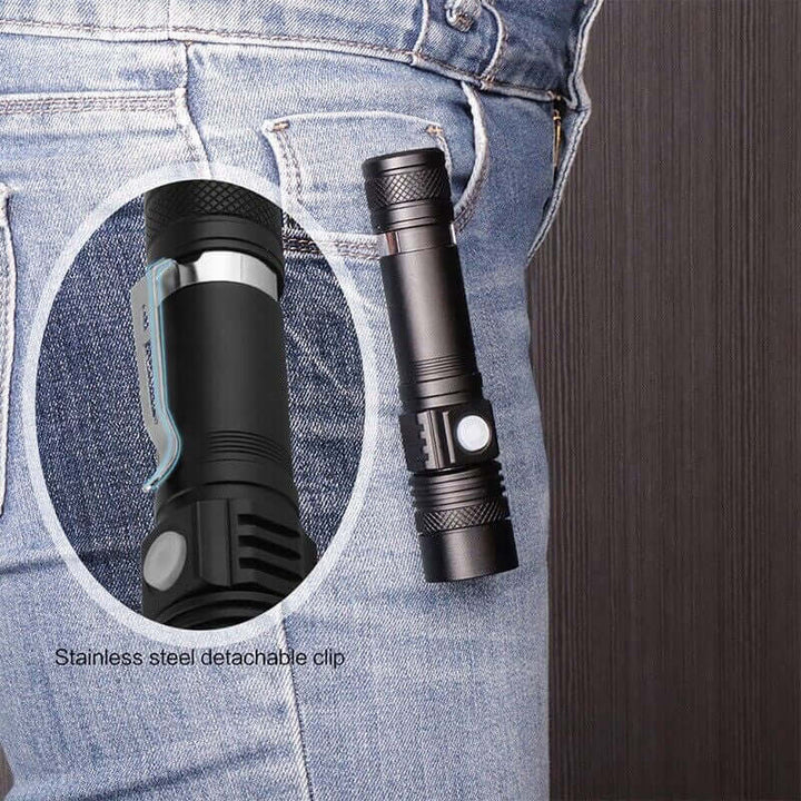 Lampe torche tactique LED 90 000 lm avec zoom 