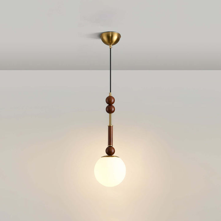 Elegante Pendelleuchte mit Glaslampenschirm