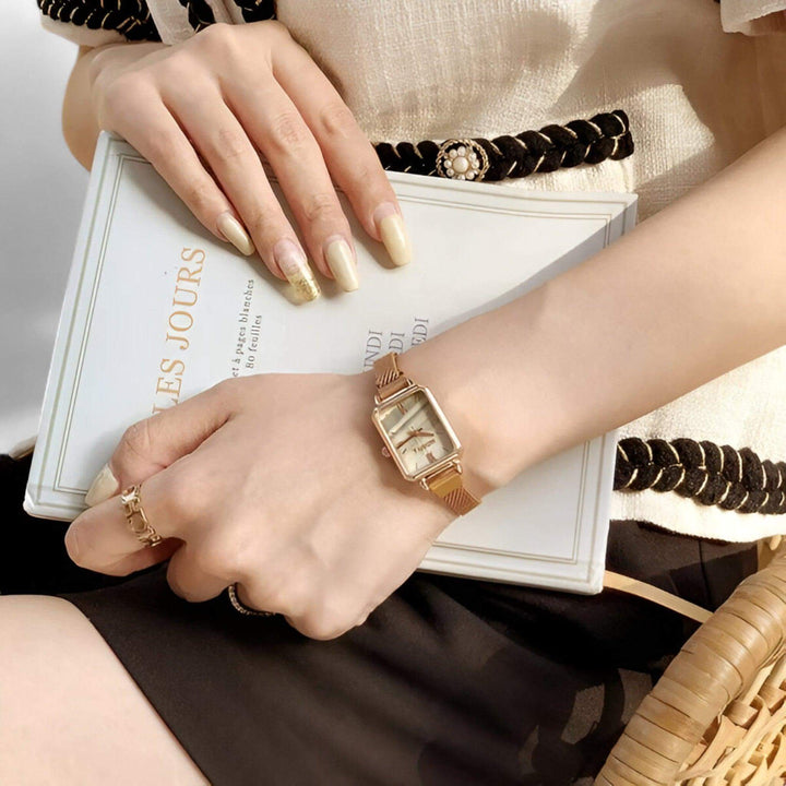 Quadratische Damenuhr mit Magnetarmband