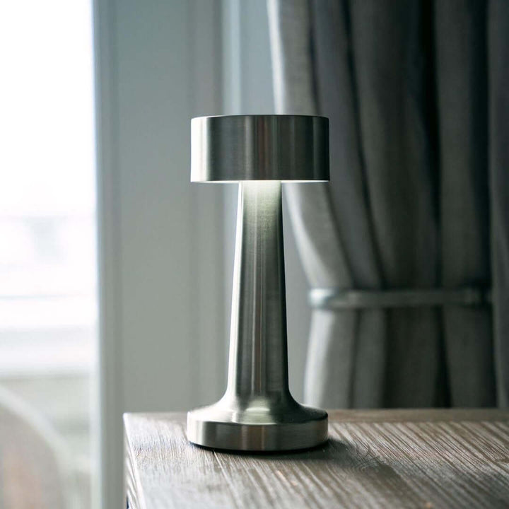 Dimmbare LED Tischleuchte Modern Design