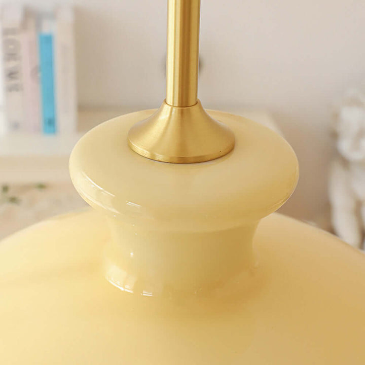Cremegelbe Bauhaus Pendelleuchte Glas