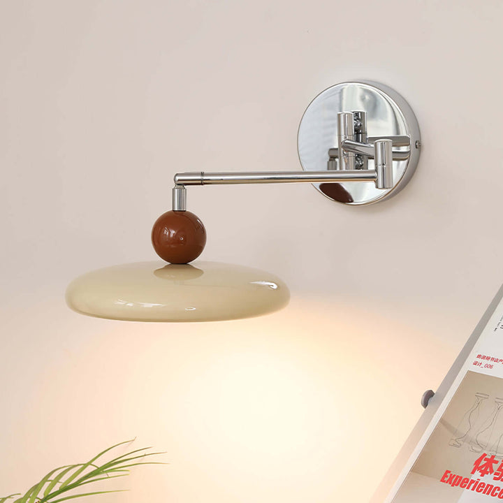Schwenkbare Wandleuchte mit LED