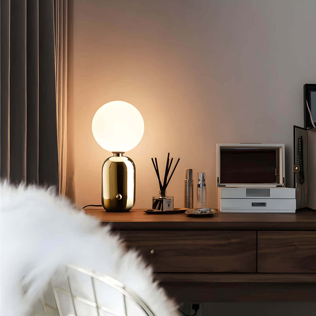 Elegante Tischleuchte mit Glasfuß