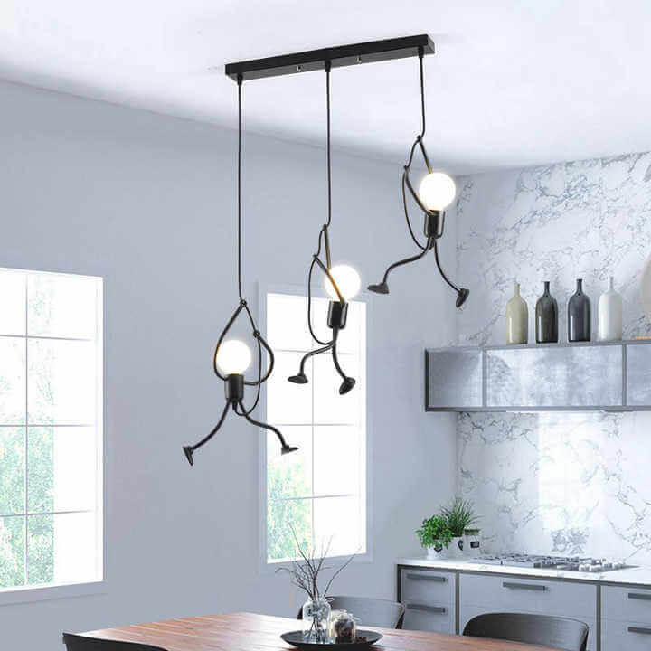 Lampe suspendue en forme de poupée ludique