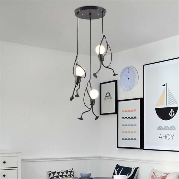 Lampe suspendue en forme de poupée ludique