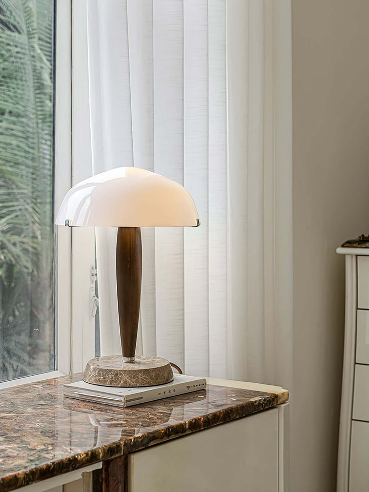 Lampe de table design avec base en noyer