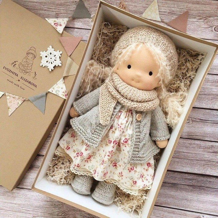 Handgefertigte Waldorf-Kuschelpuppe - Kuschelfreund für Kinder