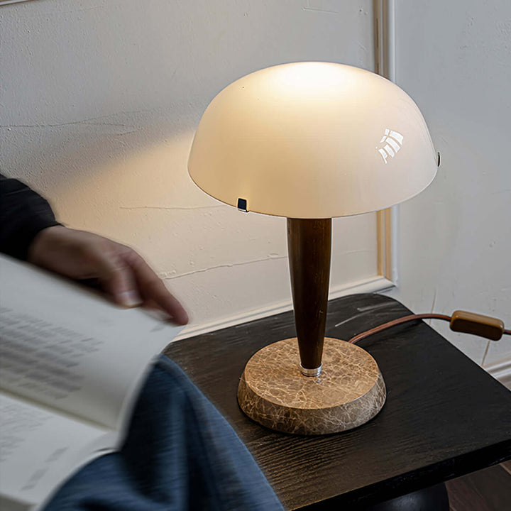 Lampe de table design avec base en noyer