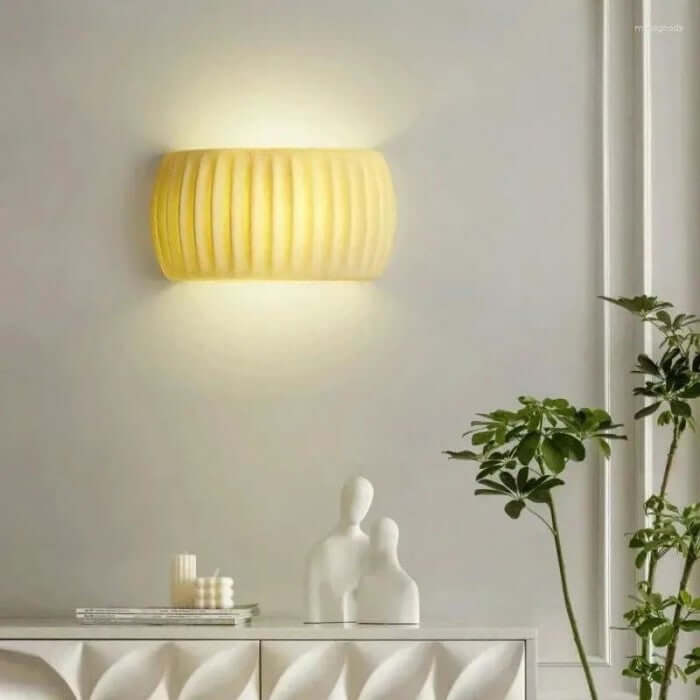 Gerippte Harz Wandleuchte Art Deco Stil