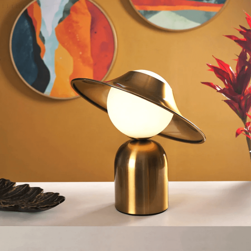Lampe de table luxueuse en métal doré